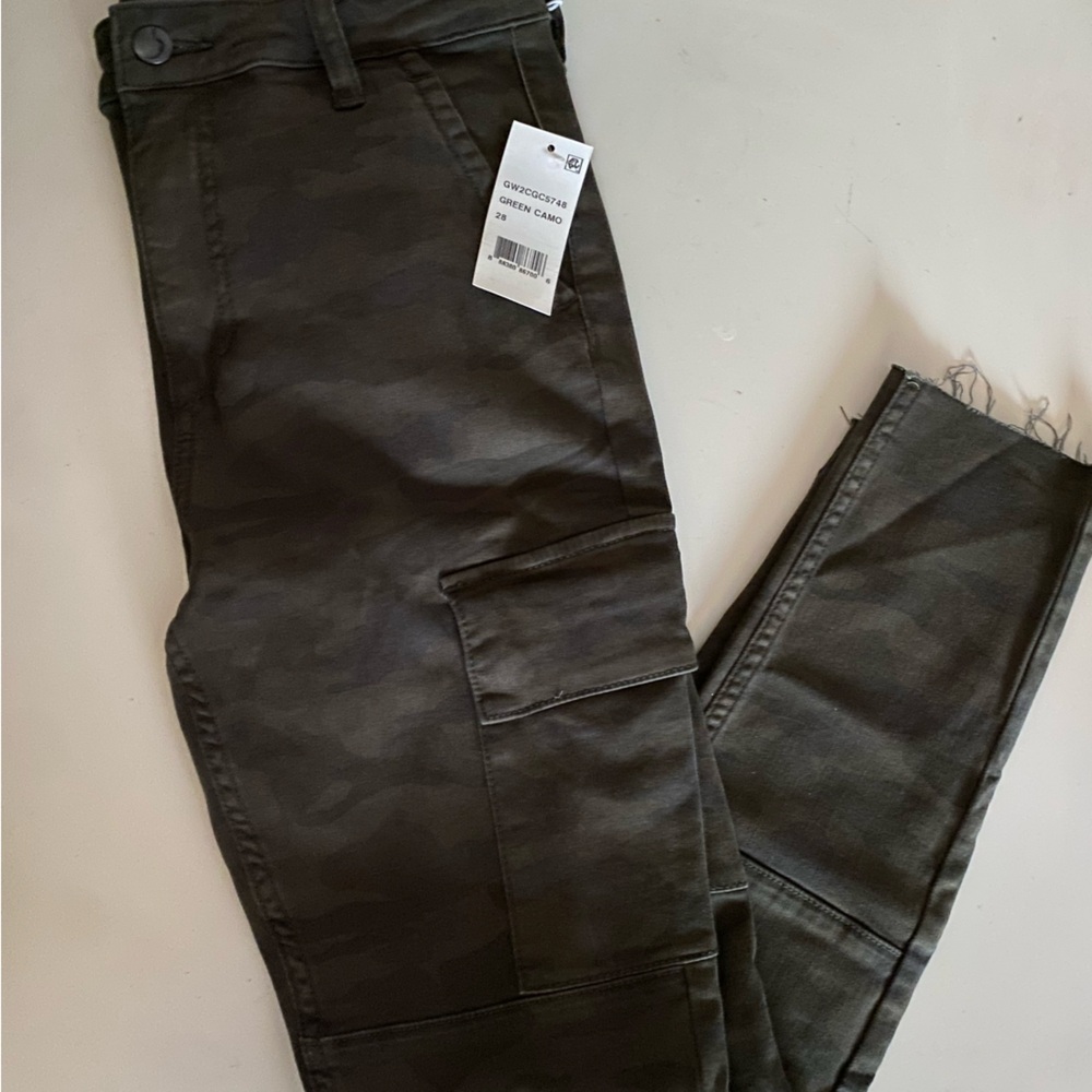 Joes Jeans women NWT never worn size 28.
